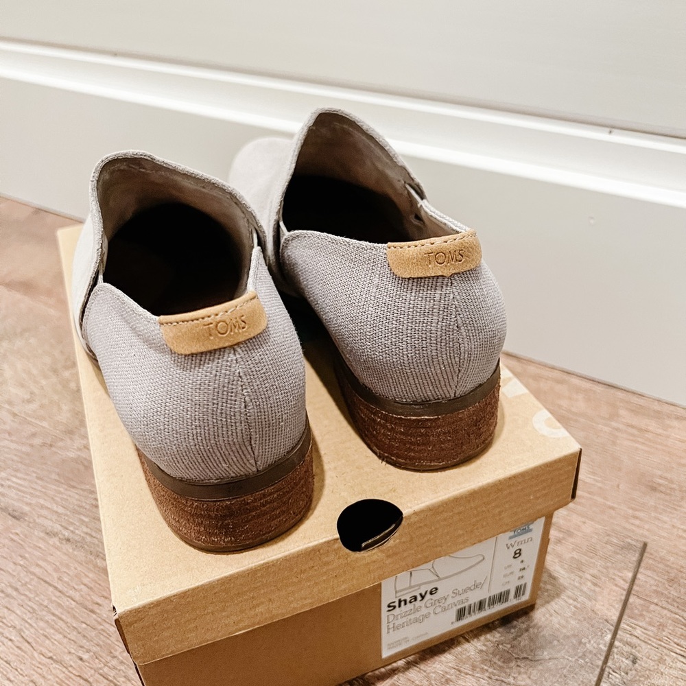 Shaye Drizzle Grey Suede/Heritage Canvas Size 8. Like new with box.